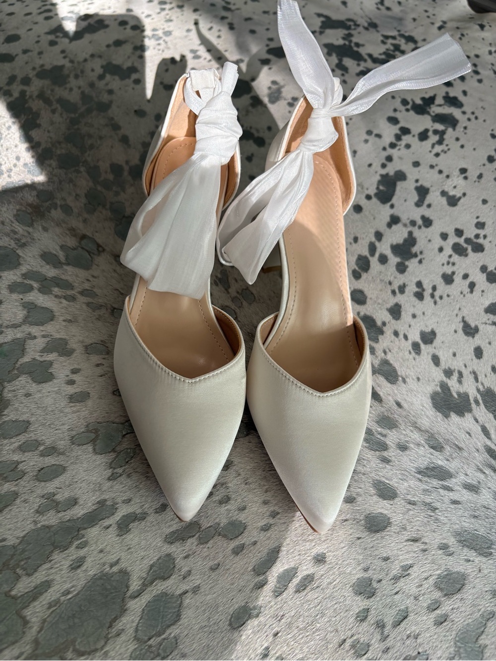 Women's White Satin Ankle-Tie Pointed-Toe Block Heel Pumps - Picture 4 of 5